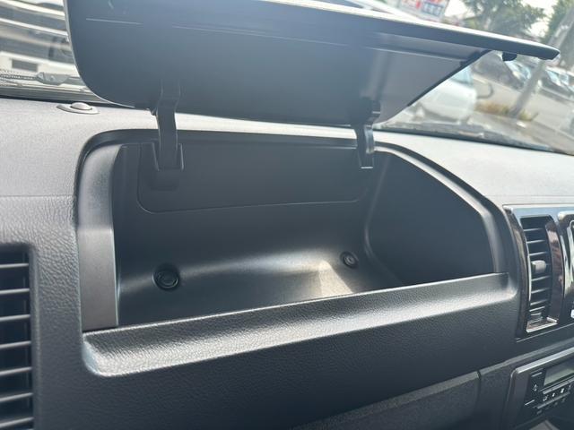 ハイエースバン スーパーGL ダークプライム GR8センターコンソール/ナビTV/バックカメラ/フリップダウンモニター/両側パワスラ/社外アルミ/ベッドキット(52枚目)