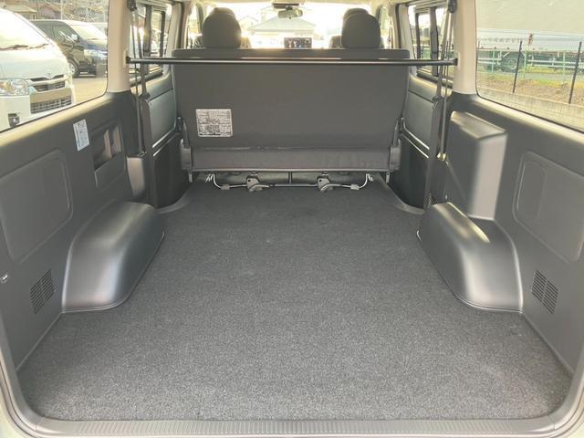ハイエースバン ロングワイドスーパーＧＬ　アースカラーパッケージ　登録済未使用車／４ＷＤ／寒冷地仕様／ＡＬＰＩＮＥ　ＢＩＧＤＡ／ＨＤＭＩ／ＥＴＣ／パノラミックビューＭ／ＬＥＤヘッドライト／クリアランスソナー／スマートキー／純正エンジンスタータ（4枚目）