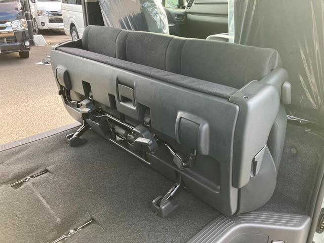 ハイエースバン ロングワイドスーパーＧＬ　アースカラーパッケージ　登録済未使用車／４ＷＤ／寒冷地仕様／ＡＬＰＩＮＥ　ＢＩＧＤＡ／ＨＤＭＩ／ＥＴＣ／パノラミックビューＭ／ＬＥＤヘッドライト／クリアランスソナー／スマートキー／純正エンジンスタータ（64枚目）