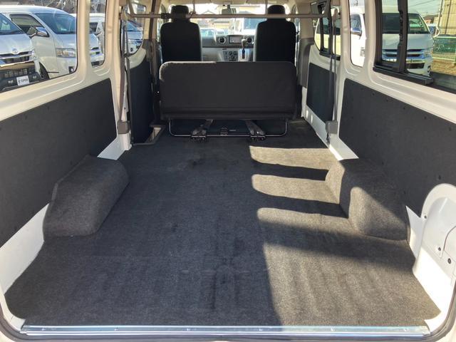 NV350キャラバンバン スーパーロングワイドDX クロムギアパッケージ スーパーロング/ハイルーフ/ナビTV/Bluetooth/ETC/バックカメラ/リアクーラー/純正アルミホイール/キーレス/フォグライト/リアシートベルト/エアバック(4枚目)