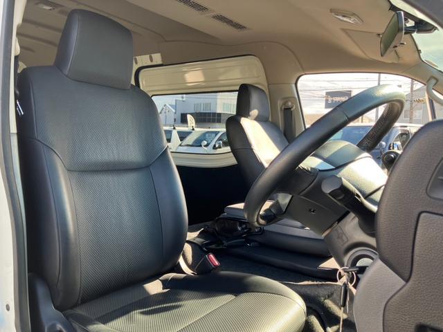 NV350キャラバンバン スーパーロングワイドDX クロムギアパッケージ スーパーロング/ハイルーフ/ナビTV/Bluetooth/ETC/バックカメラ/リアクーラー/純正アルミホイール/キーレス/フォグライト/リアシートベルト/エアバック(18枚目)