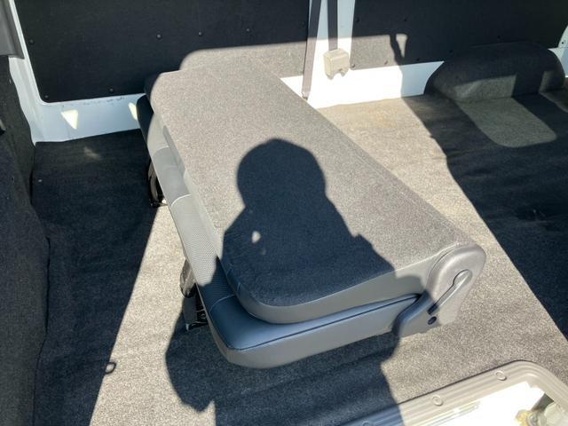 NV350キャラバンバン スーパーロングワイドDX クロムギアパッケージ スーパーロング/ハイルーフ/ナビTV/Bluetooth/ETC/バックカメラ/リアクーラー/純正アルミホイール/キーレス/フォグライト/リアシートベルト/エアバック(59枚目)