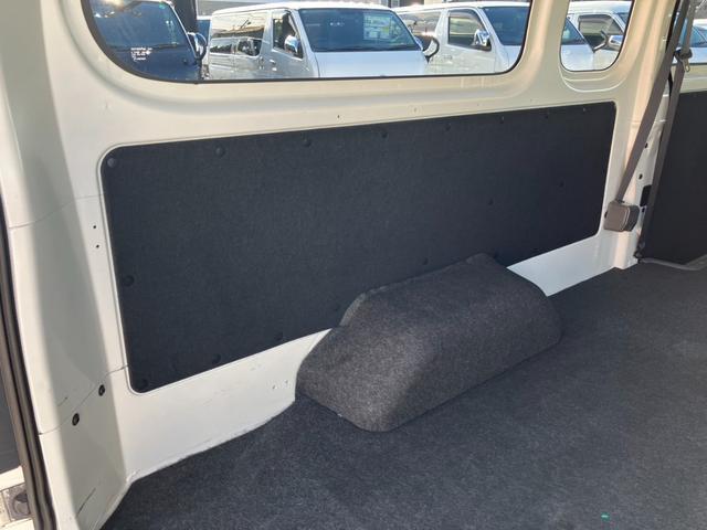 NV350キャラバンバン スーパーロングワイドDX クロムギアパッケージ スーパーロング/ハイルーフ/ナビTV/Bluetooth/ETC/バックカメラ/リアクーラー/純正アルミホイール/キーレス/フォグライト/リアシートベルト/エアバック(60枚目)