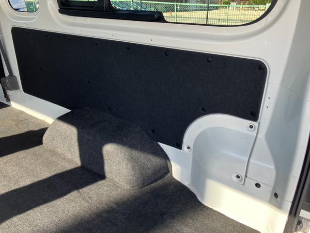 NV350キャラバンバン スーパーロングワイドDX クロムギアパッケージ スーパーロング/ハイルーフ/ナビTV/Bluetooth/ETC/バックカメラ/リアクーラー/純正アルミホイール/キーレス/フォグライト/リアシートベルト/エアバック(61枚目)