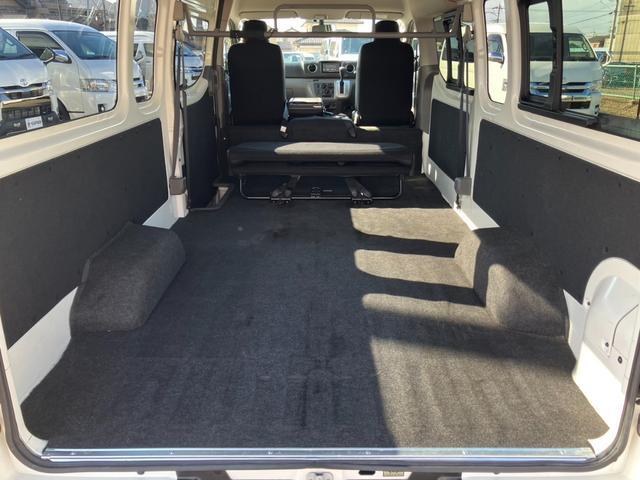 NV350キャラバンバン スーパーロングワイドDX クロムギアパッケージ スーパーロング/ハイルーフ/ナビTV/Bluetooth/ETC/バックカメラ/リアクーラー/純正アルミホイール/キーレス/フォグライト/リアシートベルト/エアバック(62枚目)