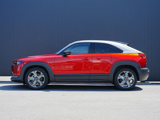 MX-30 ベースグレード 衝突被害軽減システム アダプティブクルーズコントロール 全周囲カメラ オートマチックハイビーム 電動シート シートヒーター バックカメラ オートライト LEDヘッドランプ ETC Bluetooth(3枚目)