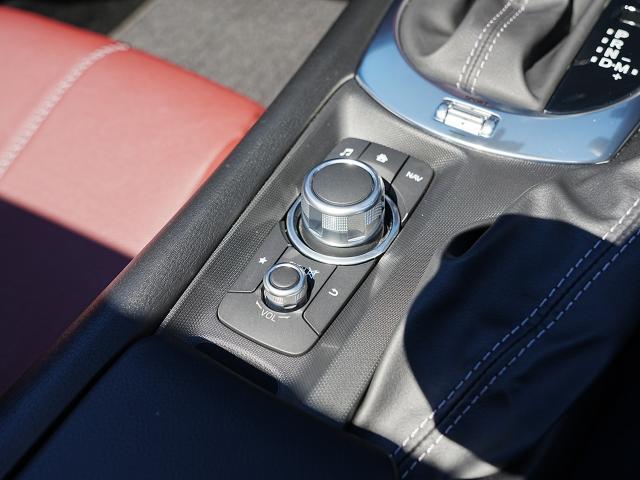 ロードスターRF VS バーガンディ・セレクション 衝突被害軽減システム オートマチックハイビーム 革シート シートヒーター バックカメラ オートクルーズコントロール オートライト LEDヘッドランプ ETC Bluetooth(12枚目)