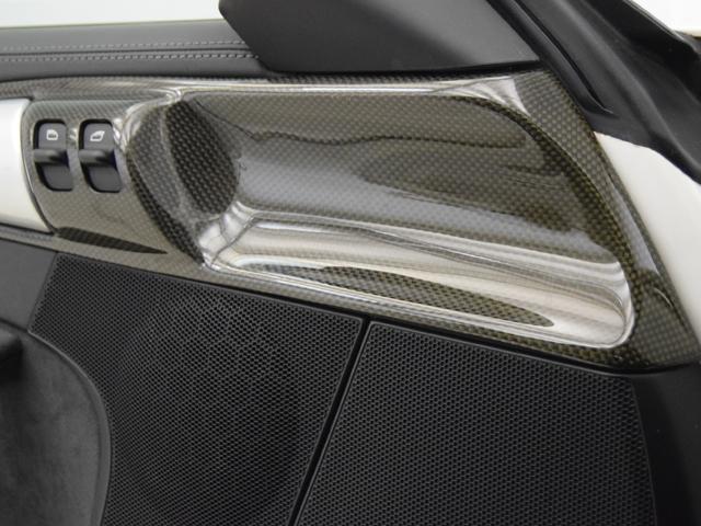 911GT3 スポーツクロノPKG OP308 PCCB イエローキャリパー ライトウェイトバケットシート ダイナミックコーナリングライト カーボンセンターコンソール カーボンドアエントリーガード カーボンダッシュボードトリム 禁煙車(16枚目)