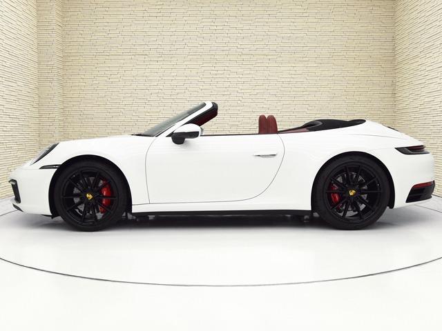 ９１１ ９１１カレラＳ　カブリオレ　ＯＰ３４１　スポーツクロノＰＫＧ　スポーツエグゾーストシステム　ＰＤＬＳ＋　ボルドーレッドレザーインテリア　リアアクスルステアリング　ＡＣＣ　Ｆ２０Ｒ２１ｉｎＡＷ　パワステ＋　ブラック塗装ホイール（6枚目）