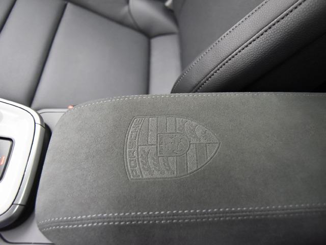 ９１１ ９１１カレラ　スポーツクロノＰＫＧ　ＯＰ３８５　スポーツデザインＰＫＧ　スポーツエグゾーストシステム　ＡＣＣ　Ｆ２０Ｒ２１ｉｎＡＷ　ベンチレーター　ホイールサテンブラック塗装　プライバシーガラス　ライトデザインＰＫＧ　シートＨ　黒革（19枚目）
