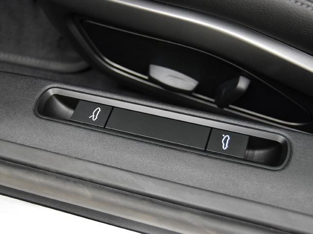 ９１１ ９１１カレラ　スポーツクロノＰＫＧ　ＯＰ３８５　スポーツデザインＰＫＧ　スポーツエグゾーストシステム　ＡＣＣ　Ｆ２０Ｒ２１ｉｎＡＷ　ベンチレーター　ホイールサテンブラック塗装　プライバシーガラス　ライトデザインＰＫＧ　シートＨ　黒革（27枚目）