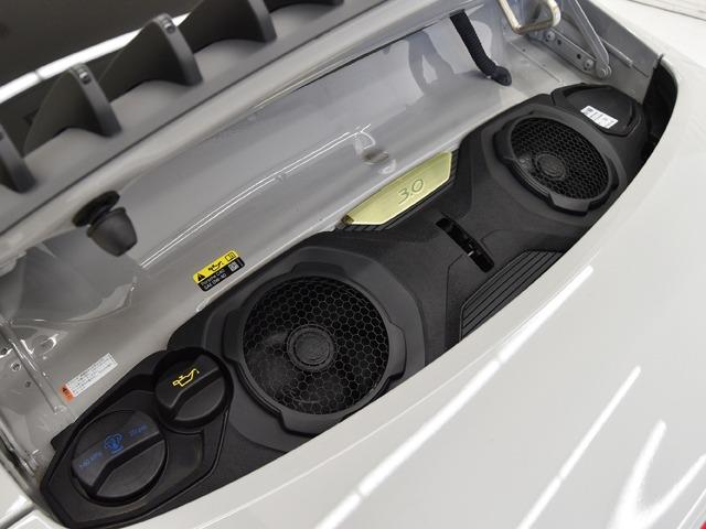 ９１１ ９１１カレラ　スポーツクロノＰＫＧ　ＯＰ３８５　スポーツデザインＰＫＧ　スポーツエグゾーストシステム　ＡＣＣ　Ｆ２０Ｒ２１ｉｎＡＷ　ベンチレーター　ホイールサテンブラック塗装　プライバシーガラス　ライトデザインＰＫＧ　シートＨ　黒革（32枚目）