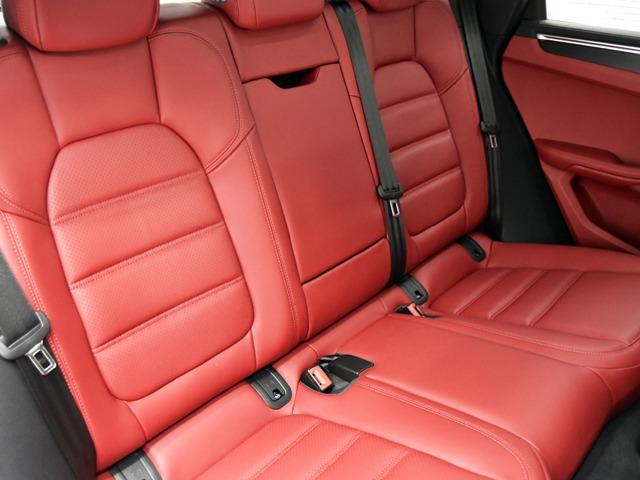 マカン マカンＧＴＳ　スポーツクロノＰＫＧ　２０２５ｙモデル　ＯＰ１１８　黒赤革　パノラマＳＲ　ＢＯＳＥ　レーンキープ　ＰＤＬＳ＋　プライバシーガラス　Ｈ付マルチファンクションステアリングホイール　パワステ＋　ＦシートＨ　スポーツエグゾースト　２１ｉｎＡＷ　禁煙（15枚目）