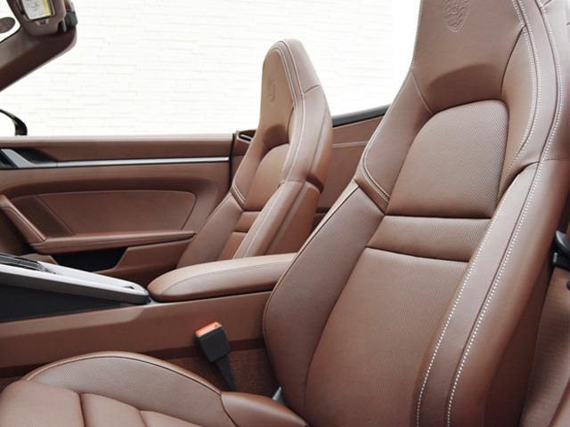 ９１１ ９１１カレラ４Ｓ　カブリオレ　スポーツクロノＰＫＧ　ＯＰ４３３　茶革　ＰＤＬＳ＋　Ｆアクスルリフトシステム　２０／２１ｉｎＡＷ　ＡＣＣ　１４ｗａｙパワーシートメモリーＰＫＧ　ＢＯＳＥ　ポルシェクレストエンボスヘッドレスト　ポルシェエントリー＆ドライブ（9枚目）