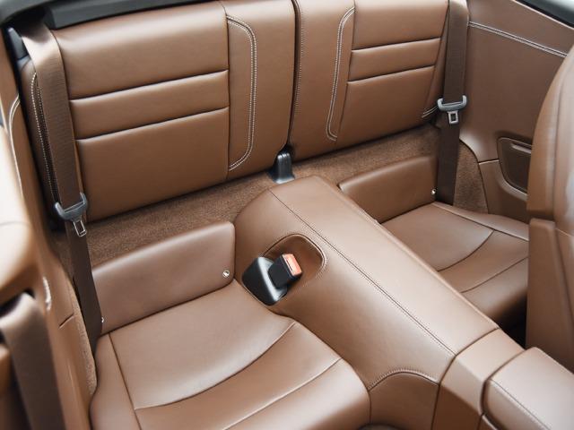 ９１１ ９１１カレラ４Ｓ　カブリオレ　スポーツクロノＰＫＧ　ＯＰ４３３　茶革　ＰＤＬＳ＋　Ｆアクスルリフトシステム　２０／２１ｉｎＡＷ　ＡＣＣ　１４ｗａｙパワーシートメモリーＰＫＧ　ＢＯＳＥ　ポルシェクレストエンボスヘッドレスト　ポルシェエントリー＆ドライブ（13枚目）