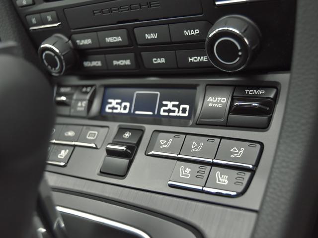 ９１１ ９１１カレラＧＴＳ　スポーツクロノＰＫＧ　ベンチレーター　ポルシェエントリー＆ドライブ　スポーツエグゾースト　前後Ｐセンサー＋Ｂカメラ　パワステ＋　２０ｉｎＡＷ　黒革　ライトデザインＰＫＧ　ＧＴスポーツステアリングホイール　シートＨ　ＰＤＬＳ（17枚目）