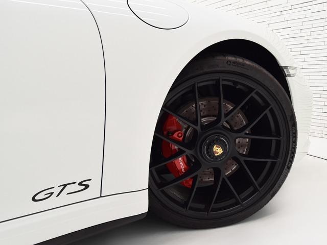 ９１１ ９１１カレラＧＴＳ　スポーツクロノＰＫＧ　ベンチレーター　ポルシェエントリー＆ドライブ　スポーツエグゾースト　前後Ｐセンサー＋Ｂカメラ　パワステ＋　２０ｉｎＡＷ　黒革　ライトデザインＰＫＧ　ＧＴスポーツステアリングホイール　シートＨ　ＰＤＬＳ（20枚目）