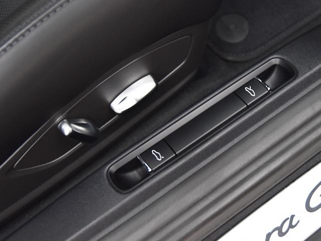 ９１１ ９１１カレラＧＴＳ　スポーツクロノＰＫＧ　ベンチレーター　ポルシェエントリー＆ドライブ　スポーツエグゾースト　前後Ｐセンサー＋Ｂカメラ　パワステ＋　２０ｉｎＡＷ　黒革　ライトデザインＰＫＧ　ＧＴスポーツステアリングホイール　シートＨ　ＰＤＬＳ（27枚目）