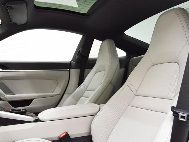 ９１１ ９１１カレラ　スポーツクロノＰＫＧ　スポーツデザインＰＫＧ　ＯＰ４６４　スレートグレー／クレヨンツートンレザー　Ｆ２０Ｒ２１ｉｎＡＷ　ガラスＳＲ　ＡＣＣトラフィックジャムアシスト付　ベンチレーター　パルダオインテリアＰＫＧ　プライバシーガラス　シートＨ　禁煙（9枚目）