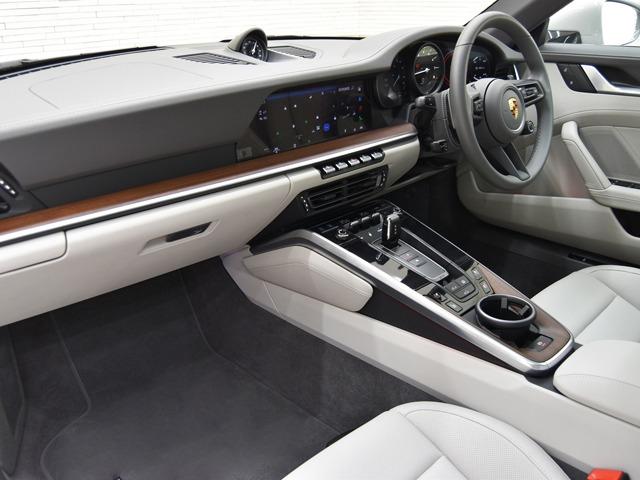 ９１１ ９１１カレラ　スポーツクロノＰＫＧ　スポーツデザインＰＫＧ　ＯＰ４６４　スレートグレー／クレヨンツートンレザー　Ｆ２０Ｒ２１ｉｎＡＷ　ガラスＳＲ　ＡＣＣトラフィックジャムアシスト付　ベンチレーター　パルダオインテリアＰＫＧ　プライバシーガラス　シートＨ　禁煙（10枚目）