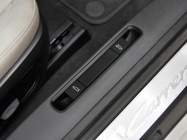 ９１１ ９１１カレラ　スポーツクロノＰＫＧ　スポーツデザインＰＫＧ　ＯＰ４６４　スレートグレー／クレヨンツートンレザー　Ｆ２０Ｒ２１ｉｎＡＷ　ガラスＳＲ　ＡＣＣトラフィックジャムアシスト付　ベンチレーター　パルダオインテリアＰＫＧ　プライバシーガラス　シートＨ　禁煙（22枚目）