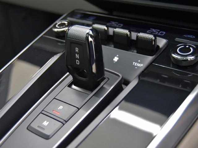 ９１１ ９１１カレラ　スポーツクロノＰＫＧ　スポーツデザインＰＫＧ　ＯＰ４６４　スレートグレー／クレヨンツートンレザー　Ｆ２０Ｒ２１ｉｎＡＷ　ガラスＳＲ　ＡＣＣトラフィックジャムアシスト付　ベンチレーター　パルダオインテリアＰＫＧ　プライバシーガラス　シートＨ　禁煙（25枚目）
