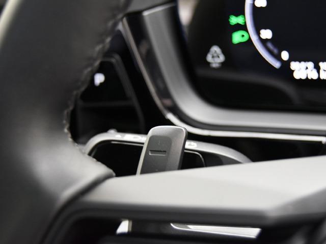 カイエン ベースグレード　エアサス　スポーツクロノＰＫＧ　ＯＰ２５３　ブラック／ベージュスムースレザー　２１ｉｎＡＷ　パノラマＳＲ　ＢＯＳＥ　アクティブレーンキープ　前後ポルシェクレストエンボスヘッドレスト　ＰｏｒｓｃｈｅドアＬＥＤカーテシライト　ＡＣＣ（24枚目）
