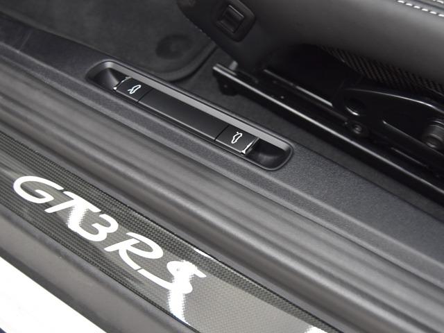 911 911GT3RS スポーツクロノPKG OP124 Fリフトシステム PDLS+ クラブスポーツPKG フルバケットシートカーボン カーボンインテリアPKG スポーツエグゾースト リバーシングカメラ F20R21inAW フロアマット 禁煙(18枚目)