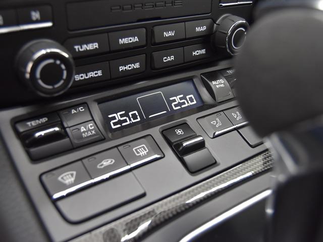 911 911GT3RS スポーツクロノPKG OP124 Fリフトシステム PDLS+ クラブスポーツPKG フルバケットシートカーボン カーボンインテリアPKG スポーツエグゾースト リバーシングカメラ F20R21inAW フロアマット 禁煙(22枚目)