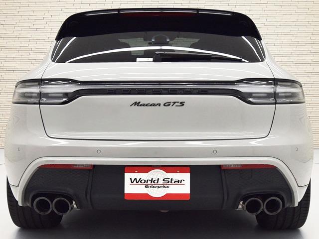 マカン マカンGTS スポーツクロノPKG OP278 GTSインテリアPKGカーマインレッド パノラマSR 18wayスポーツシート BOSE カーボンインテリアPKG レーンキープ カーボンPDKレバー PDLS+ 21inAW FシートH(4枚目)
