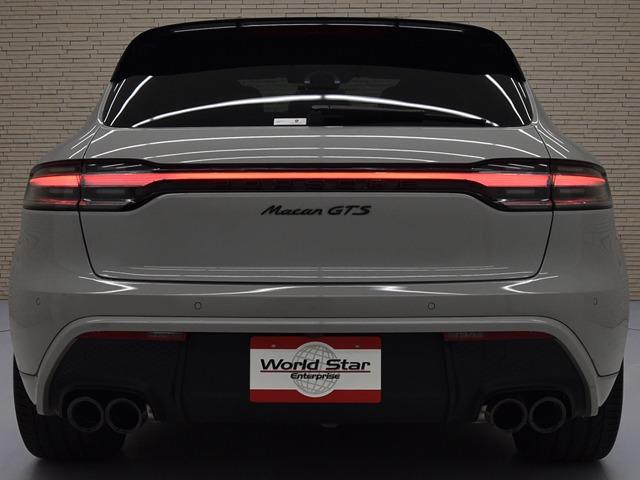 マカン マカンGTS スポーツクロノPKG OP278 GTSインテリアPKGカーマインレッド パノラマSR 18wayスポーツシート BOSE カーボンインテリアPKG レーンキープ カーボンPDKレバー PDLS+ 21inAW FシートH(8枚目)