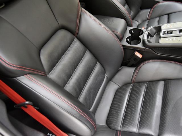 マカン マカンGTS スポーツクロノPKG OP278 GTSインテリアPKGカーマインレッド パノラマSR 18wayスポーツシート BOSE カーボンインテリアPKG レーンキープ カーボンPDKレバー PDLS+ 21inAW FシートH(11枚目)