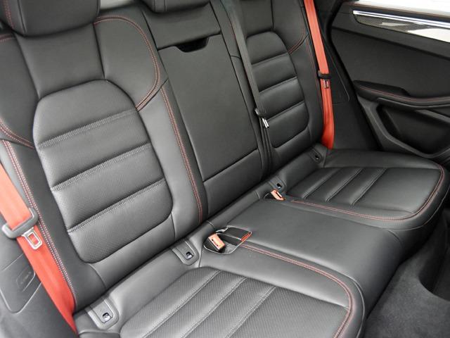 マカン マカンGTS スポーツクロノPKG OP278 GTSインテリアPKGカーマインレッド パノラマSR 18wayスポーツシート BOSE カーボンインテリアPKG レーンキープ カーボンPDKレバー PDLS+ 21inAW FシートH(14枚目)