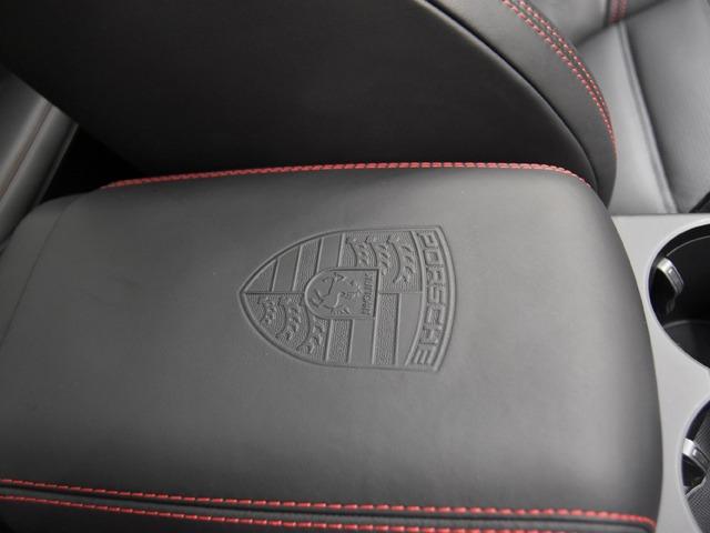 マカン マカンGTS スポーツクロノPKG OP278 GTSインテリアPKGカーマインレッド パノラマSR 18wayスポーツシート BOSE カーボンインテリアPKG レーンキープ カーボンPDKレバー PDLS+ 21inAW FシートH(17枚目)