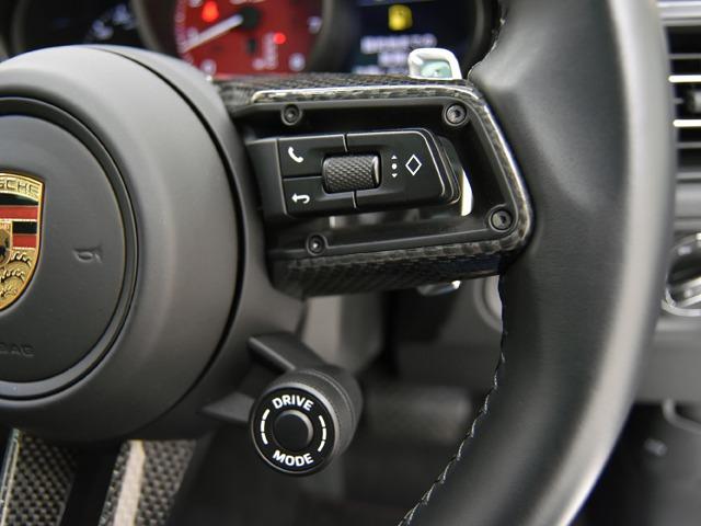 マカン マカンGTS スポーツクロノPKG OP278 GTSインテリアPKGカーマインレッド パノラマSR 18wayスポーツシート BOSE カーボンインテリアPKG レーンキープ カーボンPDKレバー PDLS+ 21inAW FシートH(22枚目)