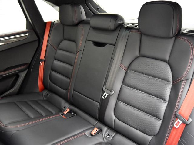 マカン マカンGTS スポーツクロノPKG OP278 GTSインテリアPKGカーマインレッド パノラマSR 18wayスポーツシート BOSE カーボンインテリアPKG レーンキープ カーボンPDKレバー PDLS+ 21inAW FシートH(27枚目)