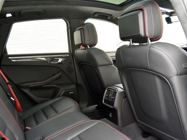マカン マカンGTS スポーツクロノPKG OP278 GTSインテリアPKGカーマインレッド パノラマSR 18wayスポーツシート BOSE カーボンインテリアPKG レーンキープ カーボンPDKレバー PDLS+ 21inAW FシートH(28枚目)