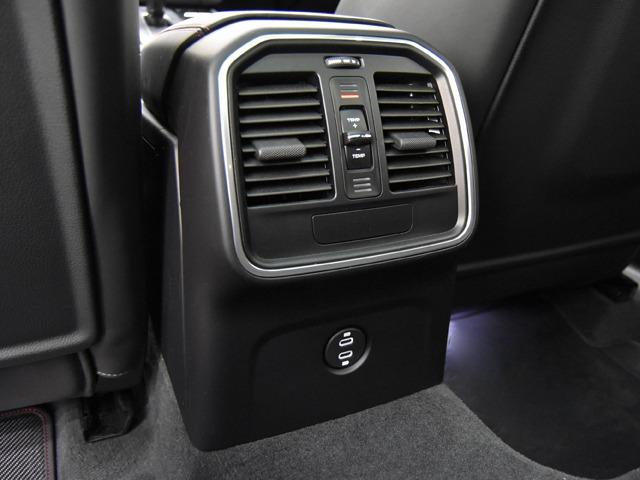 マカン マカンGTS スポーツクロノPKG OP278 GTSインテリアPKGカーマインレッド パノラマSR 18wayスポーツシート BOSE カーボンインテリアPKG レーンキープ カーボンPDKレバー PDLS+ 21inAW FシートH(29枚目)