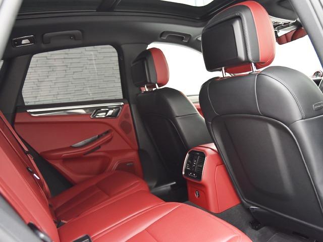 マカン マカンS スポーツクロノPKG OP336 エクステンデッドレザーPKGブラック/ボルドーレッド PSCB+ホワイトキャリパー エクステリアPKG カーボンインテリアPKG パノラマSR 前後シートH Fベンチレーター PDLS+(12枚目)