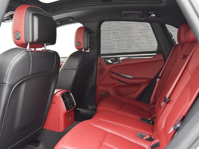 マカン マカンS スポーツクロノPKG OP336 エクステンデッドレザーPKGブラック/ボルドーレッド PSCB+ホワイトキャリパー エクステリアPKG カーボンインテリアPKG パノラマSR 前後シートH Fベンチレーター PDLS+(25枚目)