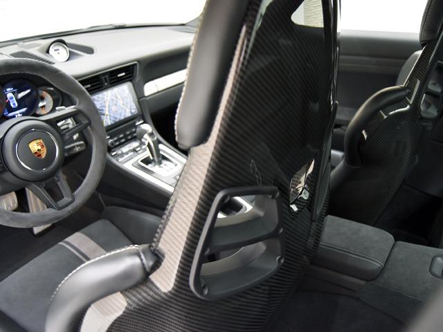 ９１１ ９１１ＧＴ３　スポーツクロノＰＫＧ　ＯＰ４２０　ＰＣＣＢ＋イエローキャリパー　フルバケットシート　Ｆアクスルリフトシステム　ＰＤＬＳ＋　リバーシングカメラ　カラーメーターホワイト　２０ｉｎＡＷ　自動防眩ドアミラー　プライバシーガラス（15枚目）