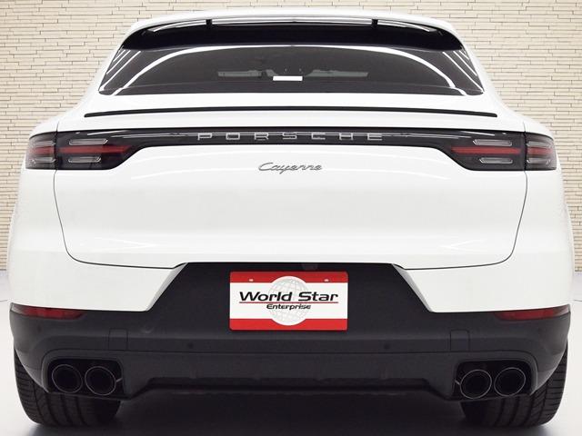 カイエンクーペ カイエンクーペ　プラチナエディション　スポーツクロノＰＫＧ　２０２３ｙモデル　２１ｉｎＡＷ　１４ｗａｙシートメモリーＰＫＧ　Ｆベンチレーター　ブラック／ベージュレザーインテリア　パノラマＳＲ　アクティブレーンキープ　ＰＤＬＳ　スモーカーＰＫＧ　ＢＯＳＥ　禁煙（4枚目）