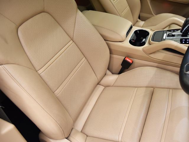 カイエンクーペ カイエンクーペ　プラチナエディション　スポーツクロノＰＫＧ　２０２３ｙモデル　２１ｉｎＡＷ　１４ｗａｙシートメモリーＰＫＧ　Ｆベンチレーター　ブラック／ベージュレザーインテリア　パノラマＳＲ　アクティブレーンキープ　ＰＤＬＳ　スモーカーＰＫＧ　ＢＯＳＥ　禁煙（11枚目）