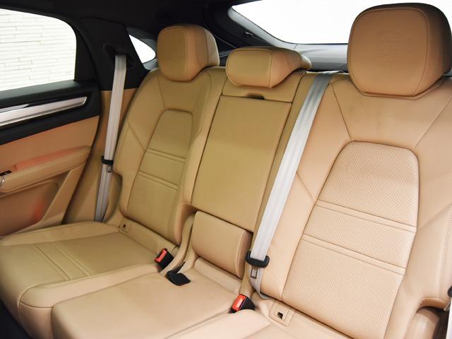 カイエンクーペ カイエンクーペ　プラチナエディション　スポーツクロノＰＫＧ　２０２３ｙモデル　２１ｉｎＡＷ　１４ｗａｙシートメモリーＰＫＧ　Ｆベンチレーター　ブラック／ベージュレザーインテリア　パノラマＳＲ　アクティブレーンキープ　ＰＤＬＳ　スモーカーＰＫＧ　ＢＯＳＥ　禁煙（14枚目）