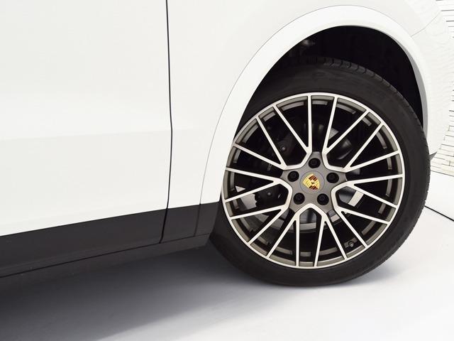 カイエンクーペ カイエンクーペ　プラチナエディション　スポーツクロノＰＫＧ　２０２３ｙモデル　２１ｉｎＡＷ　１４ｗａｙシートメモリーＰＫＧ　Ｆベンチレーター　ブラック／ベージュレザーインテリア　パノラマＳＲ　アクティブレーンキープ　ＰＤＬＳ　スモーカーＰＫＧ　ＢＯＳＥ　禁煙（20枚目）