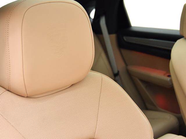 カイエンクーペ カイエンクーペ　プラチナエディション　スポーツクロノＰＫＧ　２０２３ｙモデル　２１ｉｎＡＷ　１４ｗａｙシートメモリーＰＫＧ　Ｆベンチレーター　ブラック／ベージュレザーインテリア　パノラマＳＲ　アクティブレーンキープ　ＰＤＬＳ　スモーカーＰＫＧ　ＢＯＳＥ　禁煙（23枚目）