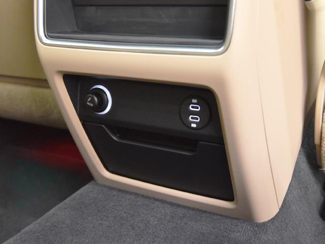 カイエンクーペ カイエンクーペ　プラチナエディション　スポーツクロノＰＫＧ　２０２３ｙモデル　２１ｉｎＡＷ　１４ｗａｙシートメモリーＰＫＧ　Ｆベンチレーター　ブラック／ベージュレザーインテリア　パノラマＳＲ　アクティブレーンキープ　ＰＤＬＳ　スモーカーＰＫＧ　ＢＯＳＥ　禁煙（28枚目）