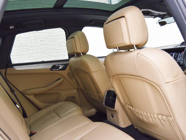 マカン マカンＧＴＳ　スポーツクロノＰＫＧ　ＯＰ２１３　ブラック／ベージュエクステンデッドレザーＰＫＧ　パノラマＳＲ　ＢＯＳＥ　１４ｗａｙ電動コンフォートシートメモリーＰＫＧ　Ｆベンチレーター　ＰＤＬＳ＋　ストレージＰＫＧ　スポーツエグゾースト（28枚目）