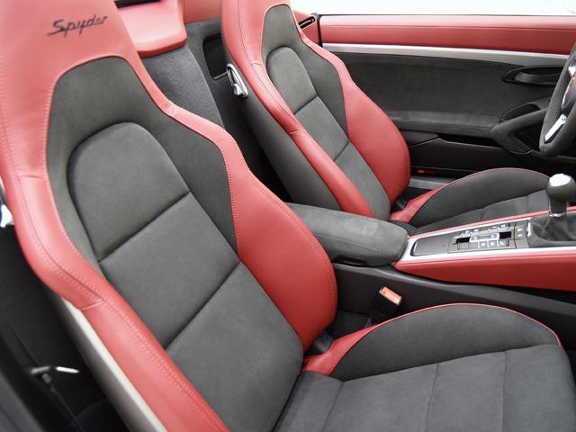 718スパイダー 718スパイダー スポーツクロノPKG OP159 左H/MT スパイダークラシックインテリアPKG サテンブラックAW塗装 BOSE シートH バイキセノンヘッドライトPDLS付 スモーカーPKG スポーツエグゾースト 20inAW 禁煙(12枚目)