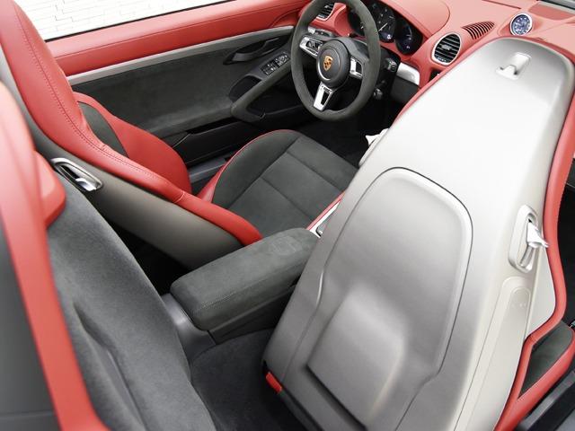 718スパイダー 718スパイダー スポーツクロノPKG OP159 左H/MT スパイダークラシックインテリアPKG サテンブラックAW塗装 BOSE シートH バイキセノンヘッドライトPDLS付 スモーカーPKG スポーツエグゾースト 20inAW 禁煙(14枚目)